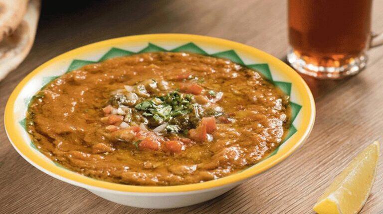 طبق فول بالزيت الحار